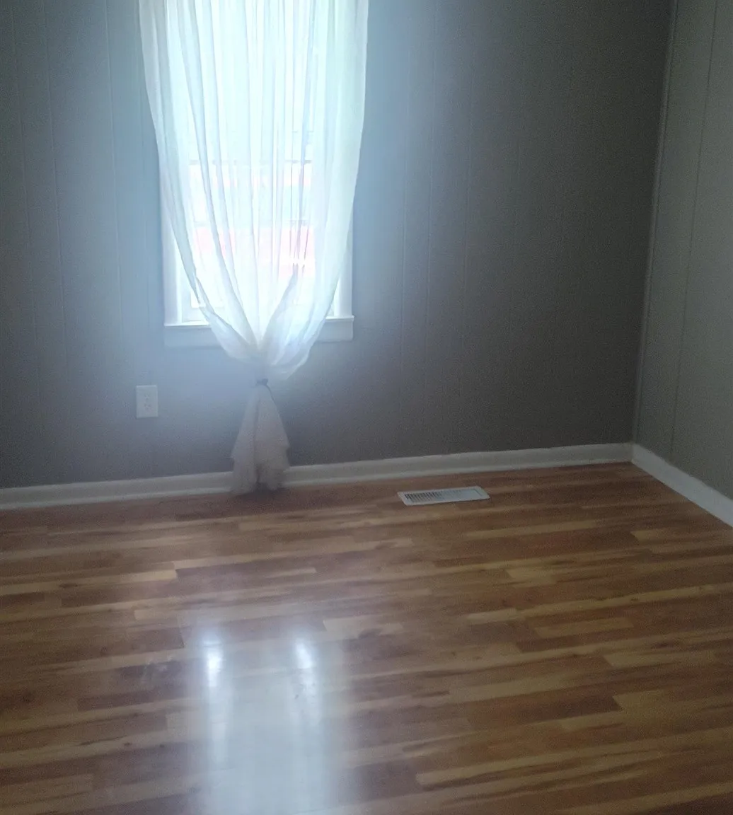 3 bed, 2.0 bath, 1210 sqft — Photo 3