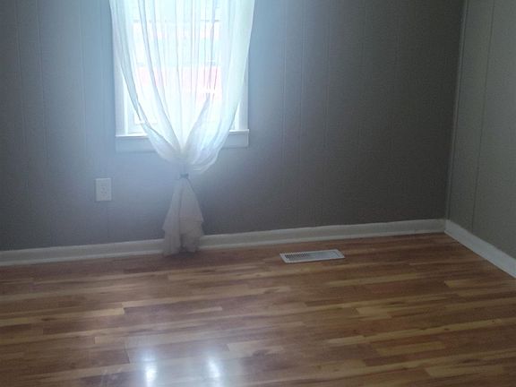 3rd image of 1531 Katherine St NW