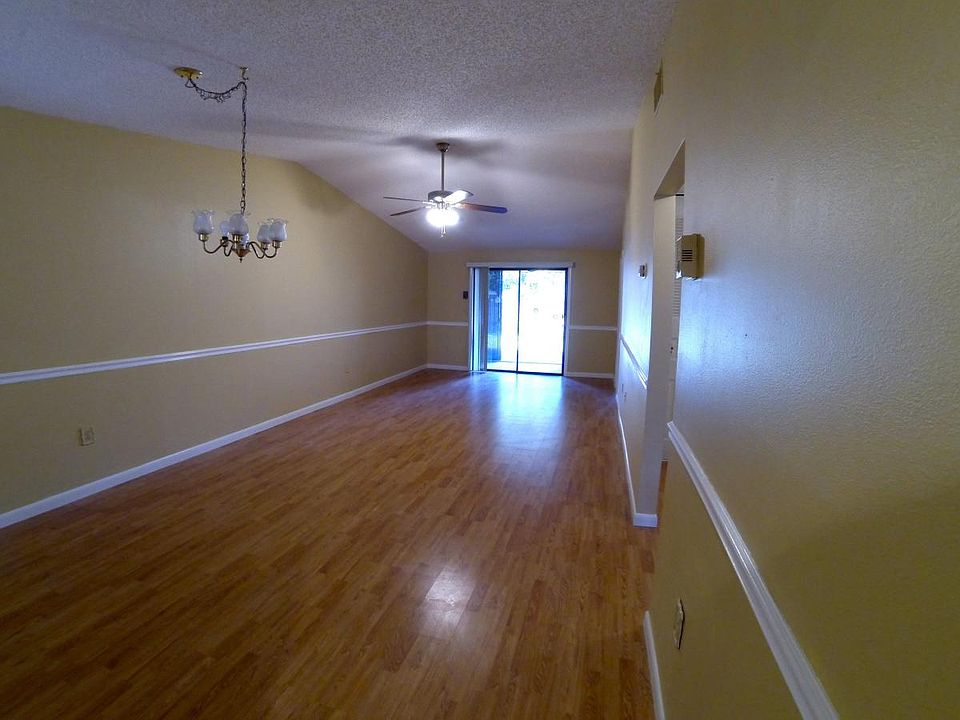 Open floor plan living room/dining room