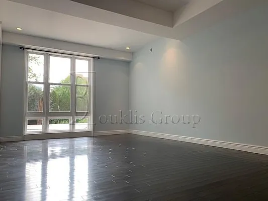 Rented by Bouklis Group | media 25