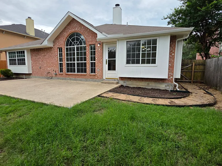 1268 Topeka Dr — Photo 34