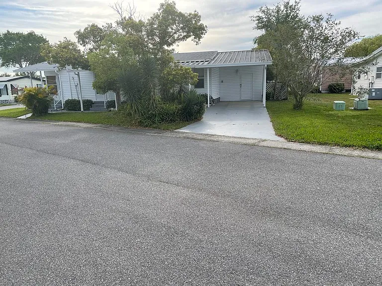 404 Dolphin Dr S — Photo 9