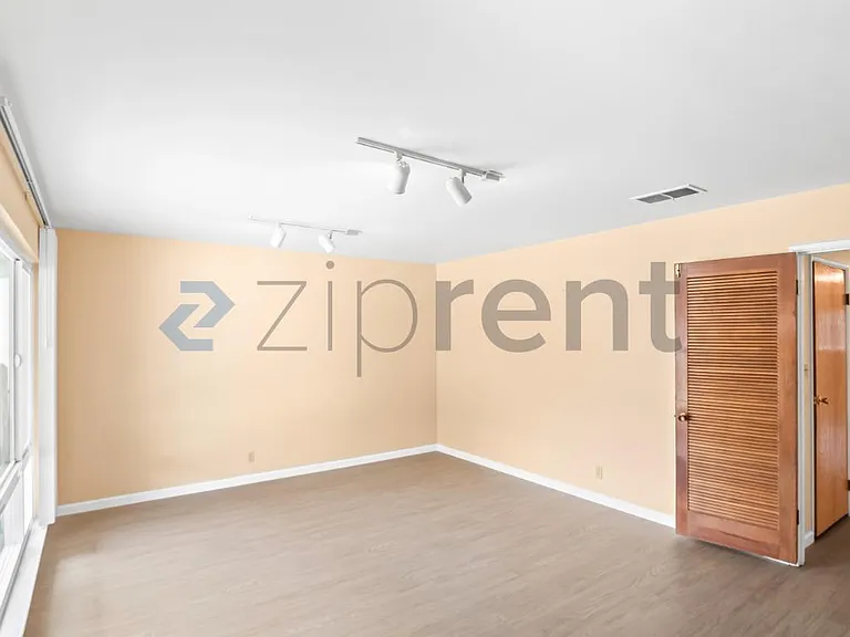 4842 Englewood Dr — Photo 5