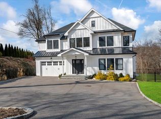 11 Harborview Ave, Greenlawn, NY 11740