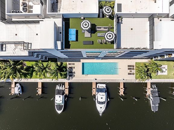 2nd image of 20 Isle Of Venice Drive #PH2