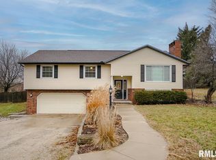 240 Whispering Oaks Dr, Metamora, IL