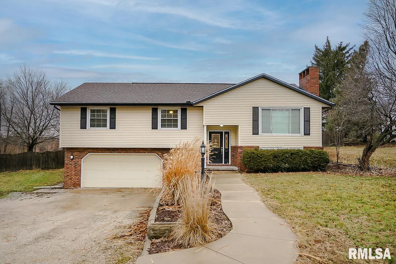 240 Whispering Oaks Dr photo 1