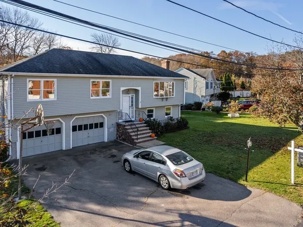 8 Coach Ln, Dedham, MA 02026