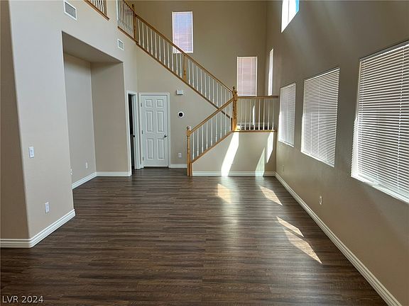5th image of 5224 Sweet William St
