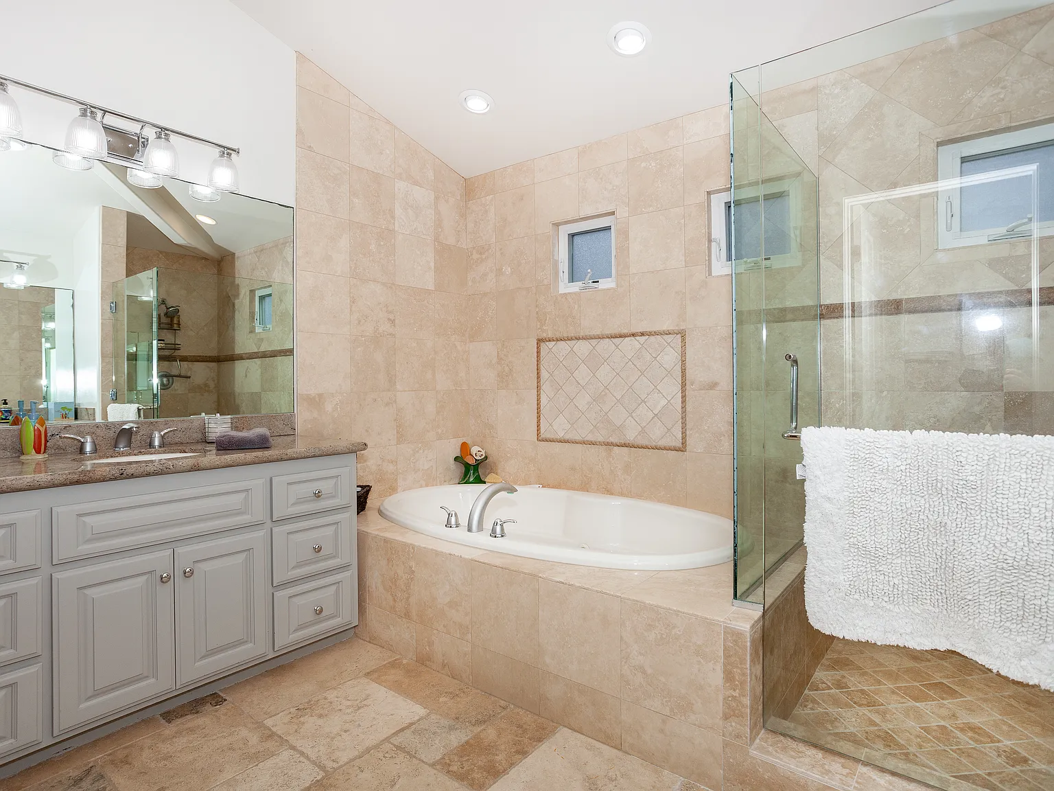 527 Liverpool Dr — Photo 2