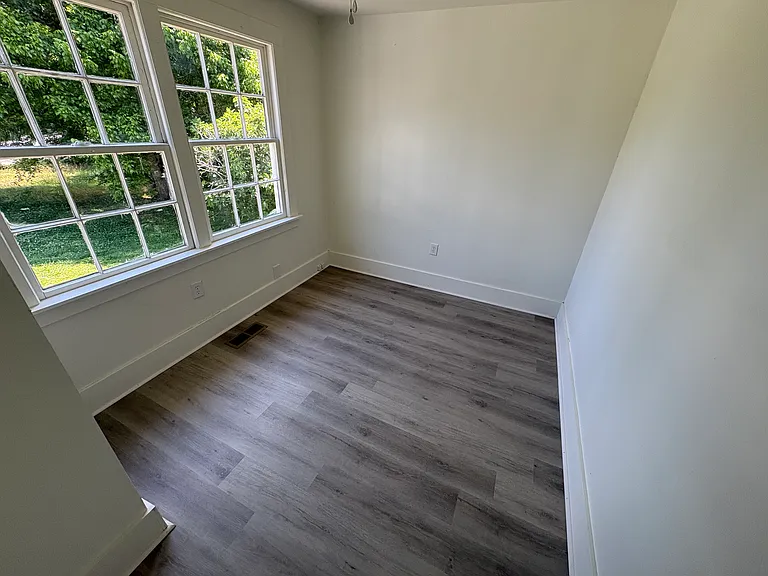 211 Thurman St — Photo 11