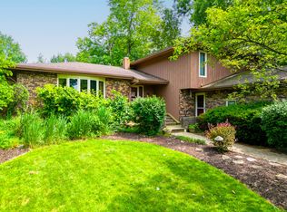 4N929 W Mary Dr, St Charles, IL 60175