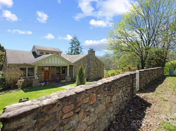 8 Bennett Rd, Candler, NC 28715