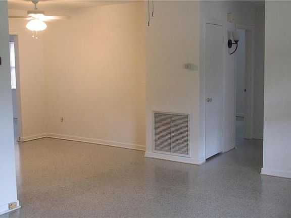 4th image of 406 Oakwood Ct