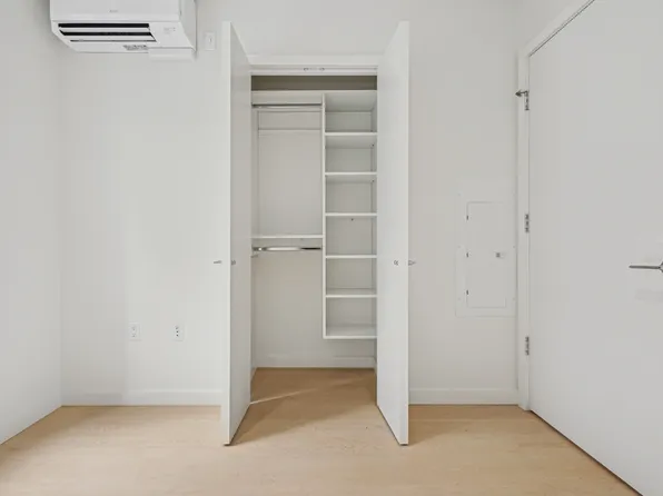 132 Waverly Avenue image 6 of 7