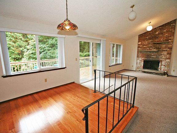 4th image of 12036 NE Lonetree Ct