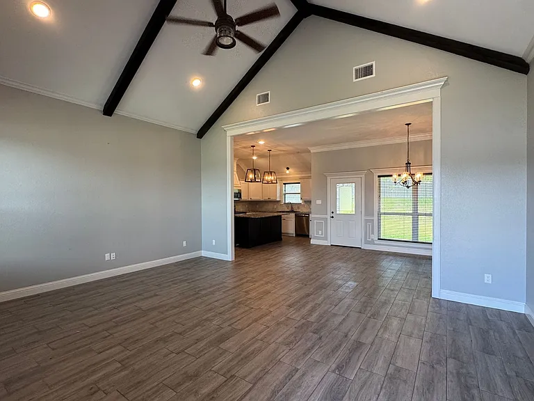 205 Meadow Ln — Photo 4
