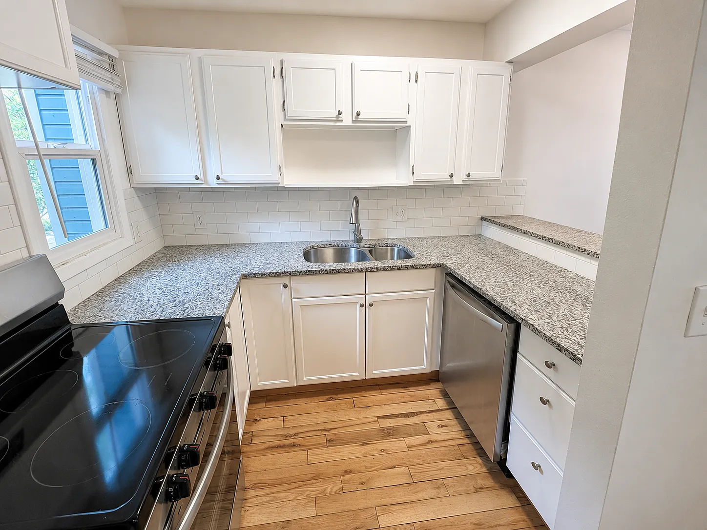 2 bed, 814 sqft, $2,000 — Photo 2