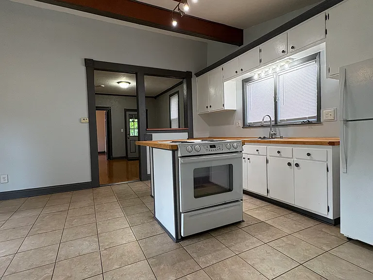 3270 Bell St — Photo 13