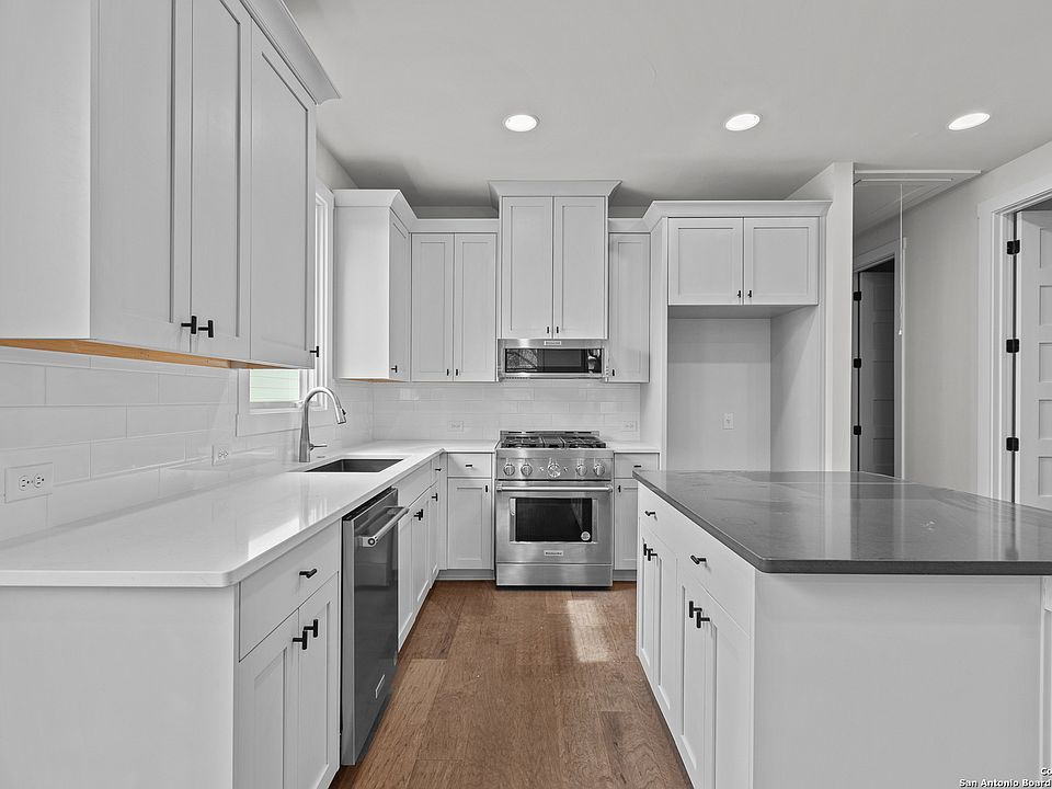 1st image of 311 E Evergreen St Bldg 16
