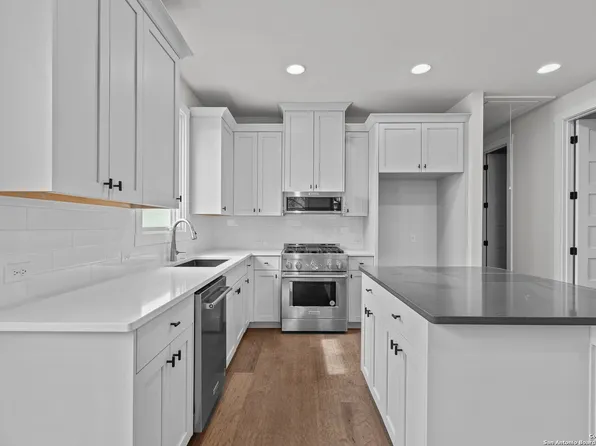 311 E Evergreen St Bldg 16, San Antonio, TX 78212