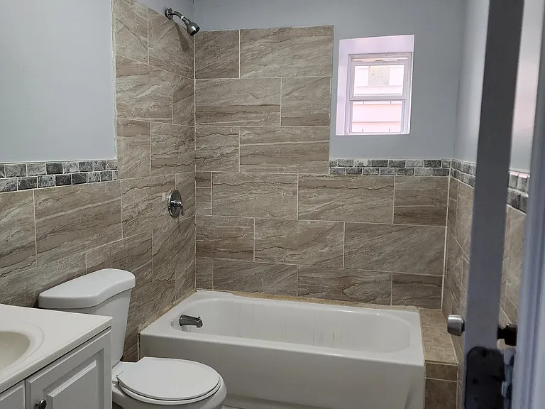 961 Grove St #2RE — Photo 7