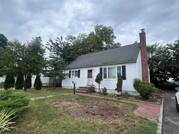 364 42nd Street, Lindenhurst, NY 11757