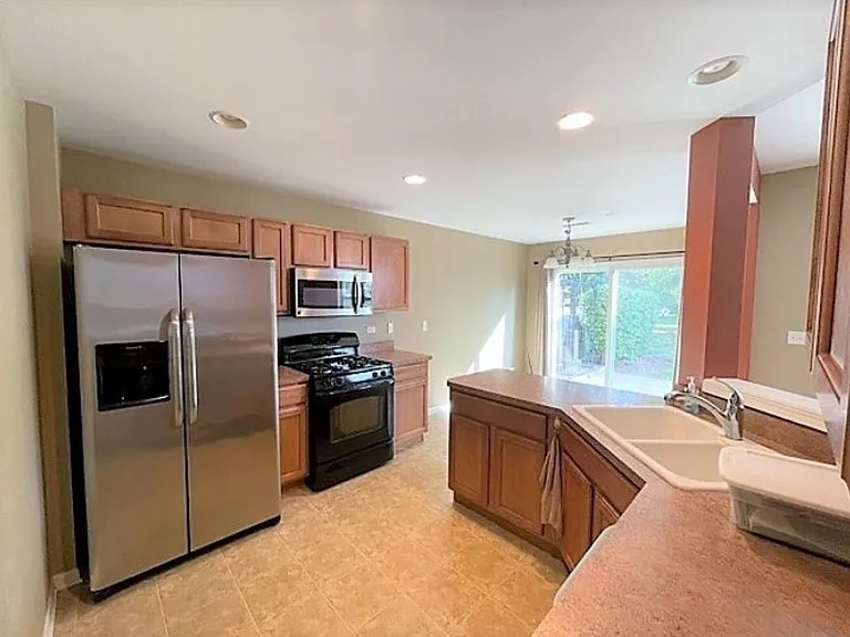 1403 Crimson Ln — Photo 5