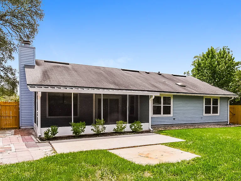 3303 Hampstead Dr — Photo 16