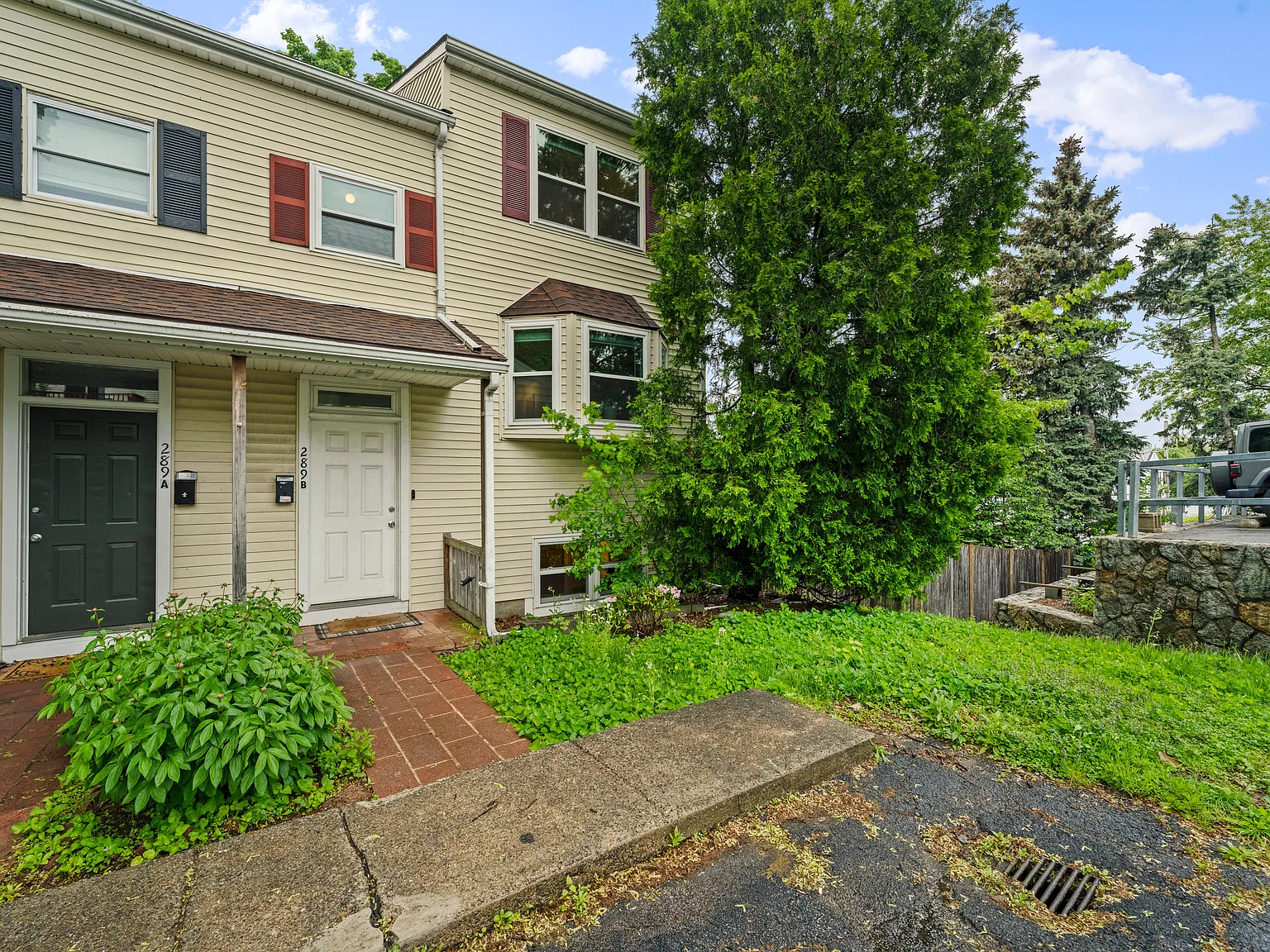 4 bed, 2.5 bath, 1622 sqft, $4,380 — Photo 3