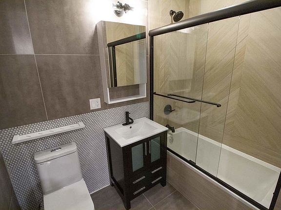 4th image of 35 Claver Pl #1