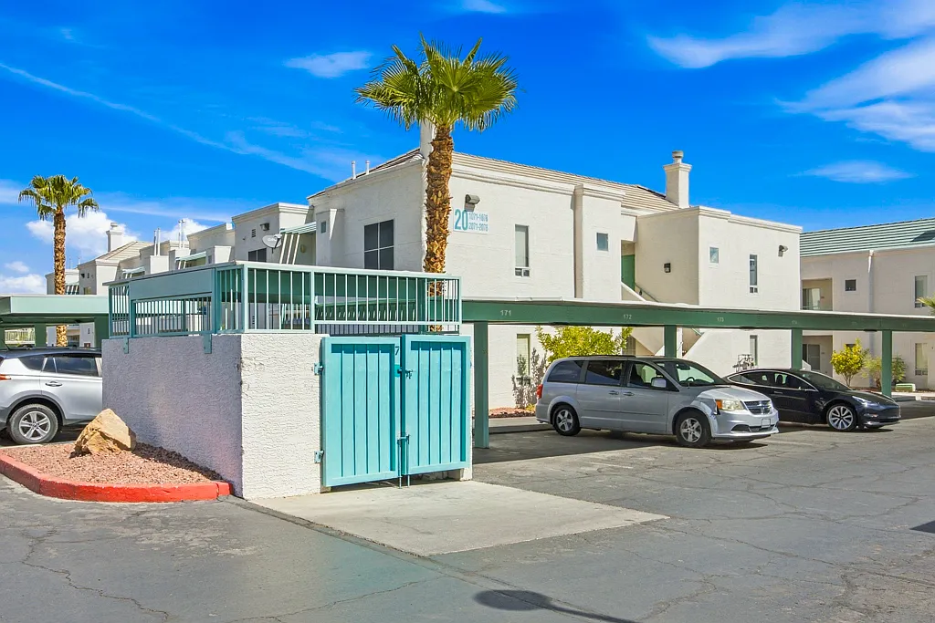 2 bed, 1002 sqft, $1,650 — Photo 3