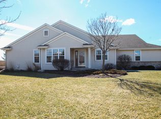 2911 Clearwater Ln, Waukesha, WI 53189