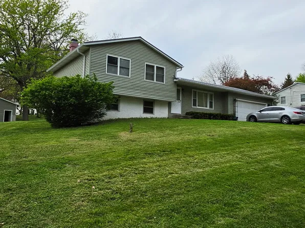 3590 Park Ave, Bettendorf, IA 52722