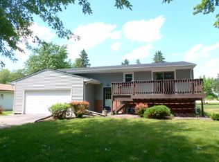 2740 Country Club Dr, Windom, MN 56101