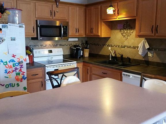 Kitchen (Oven and bar countertop have since been updated)