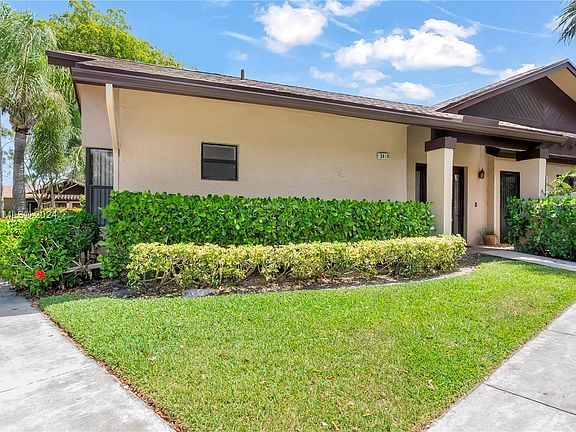 3rd image of 2616 Carambola Cir N #1702