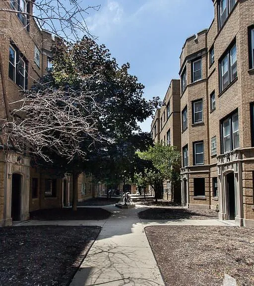 3930 N Pine Grove Ave #2W — Photo 3