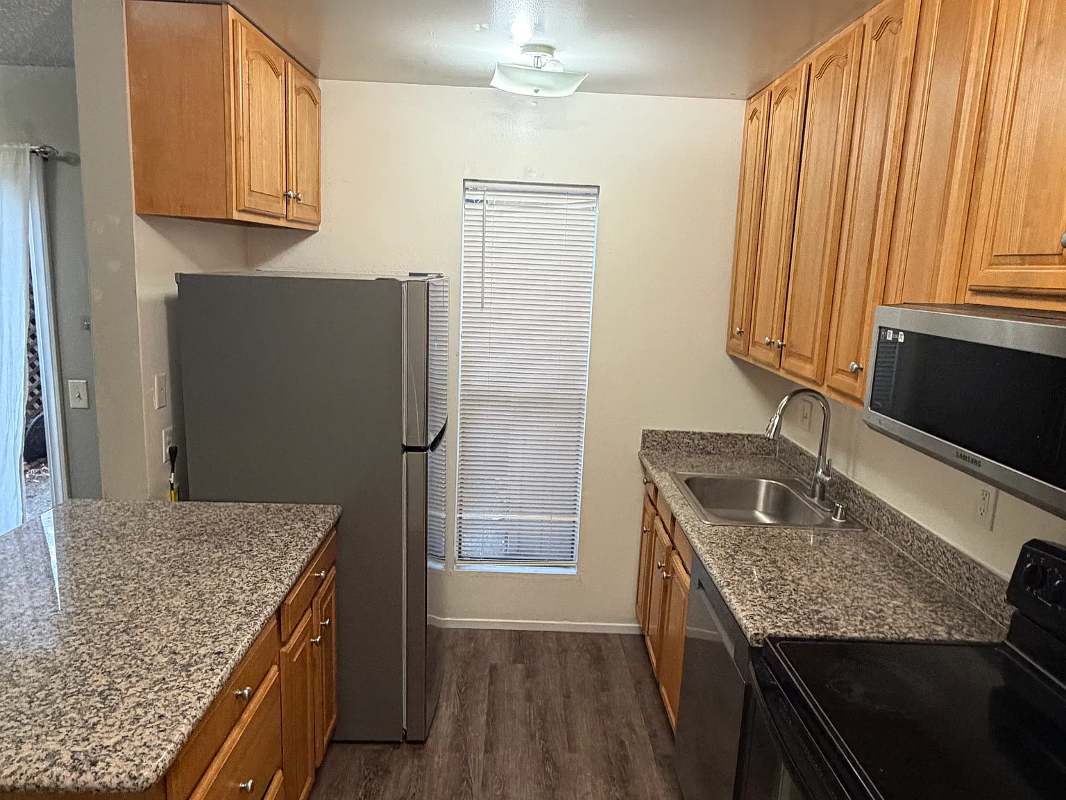 2 bed, 1.5 bath, 1124 sqft, $2,700 — Photo 2