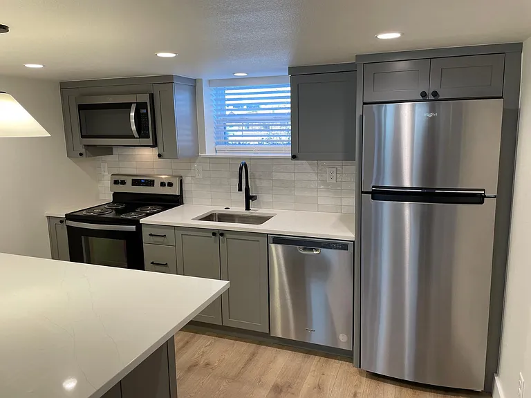 2104 S Corona St — Photo 9