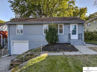 5805 Manderson St, Omaha, NE 68104