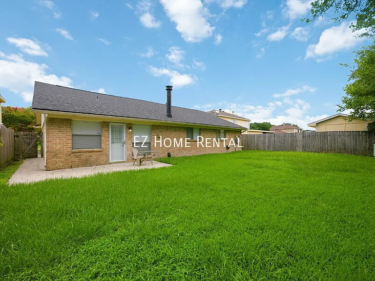 2907 W Greens Rd — Photo 27