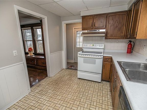 4th image of 3806 Russell Ave
