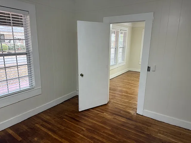 109 W 5th St — Photo 12