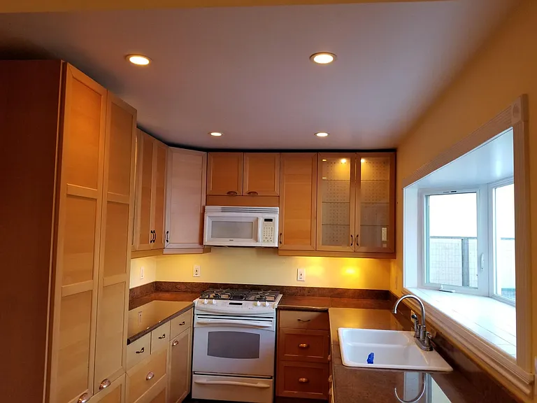 6109 Tehama Ave — Photo 3
