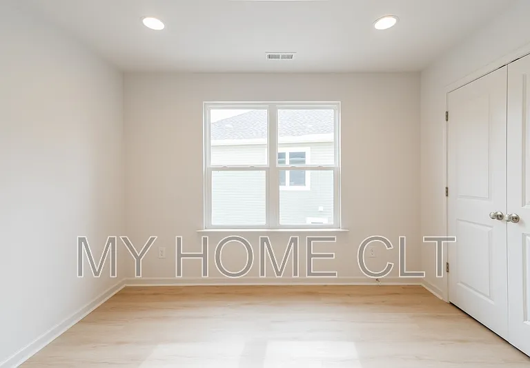 2719 Capitol Dr — Photo 19