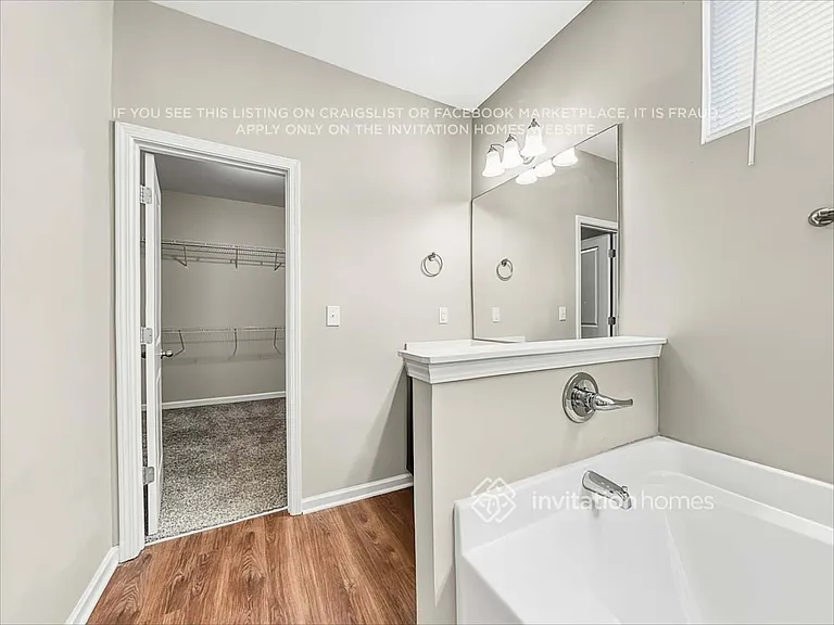 657 Armitage Way — Photo 17
