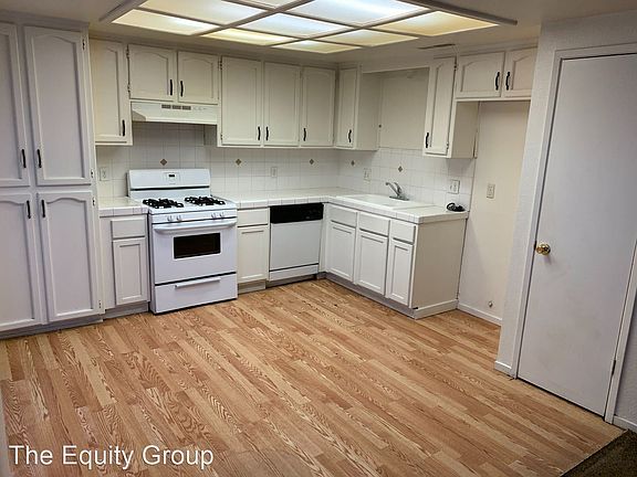 4th image of 1339 S Court St #8653789