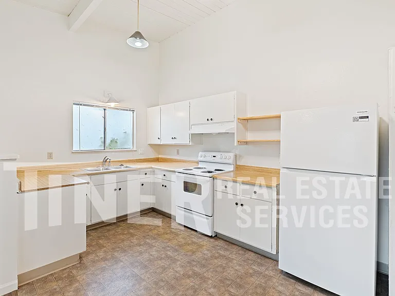 1630 Cindy Cir — Photo 7