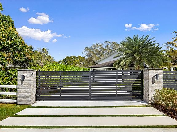 4th image of 18301 SW 50th St